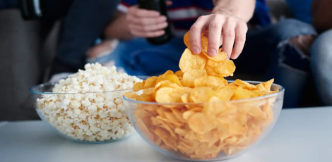 Actually, eating snacks between meals is good for us for these important reasons!!