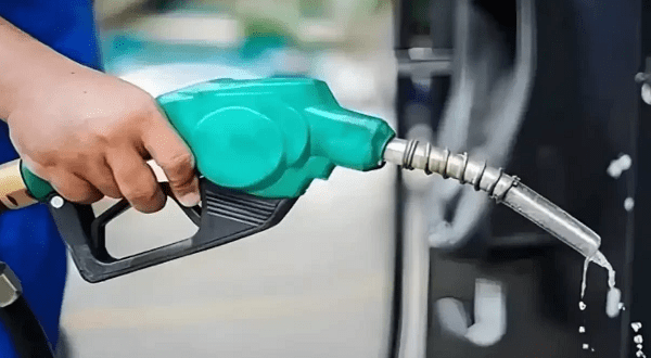 பெட்ரோல் பம்ப்களில் வாகன ஓட்டிகள் கவனிக்க வேண்டிய முக்கிய தகவல்!!