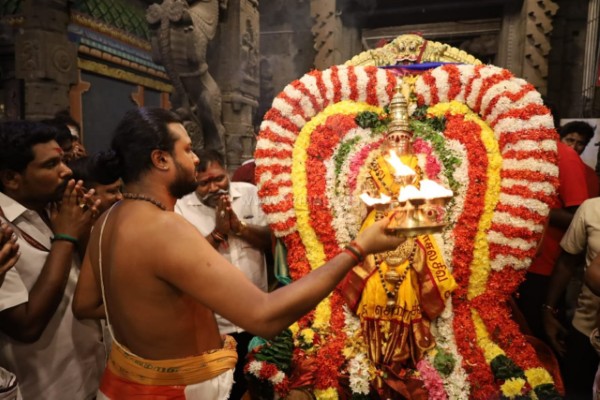 திருவண்ணாமலை அண்ணாமலையார் திருக்கோவிலில் அம்மன் சன்னதி முன்பு தீமிதி விழா!
