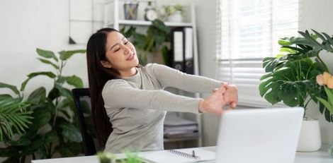 Stretches You Can Do at Work to Reduce Pain and Stay Comfortable