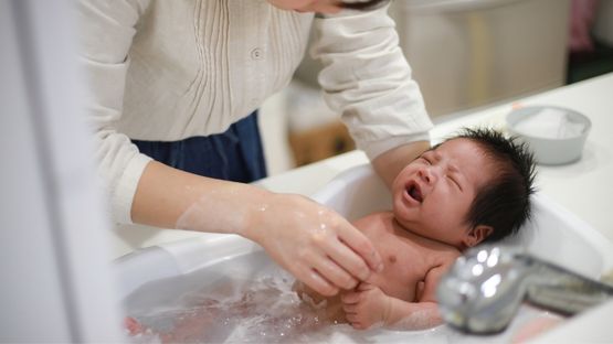 newborn-bath-310726