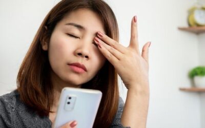 How Mobile Screens Affect Your Eyes: Symptoms & Prevention